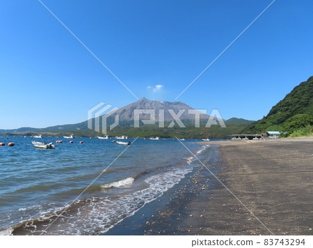從220號國道沿岸的海灘看到的櫻島 從220號國道沿岸的海灘看到的櫻島 83743294