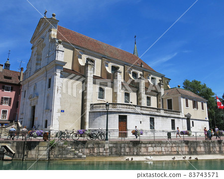 Beautiful European church on the riverbank, Annecy, Haute-Savoie, France 83743571