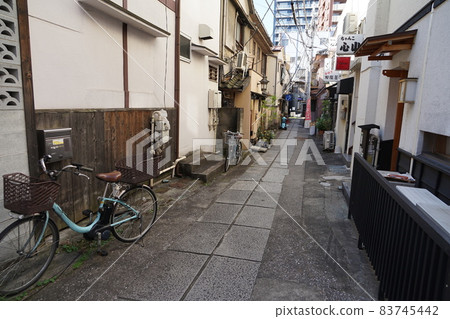 11 月 347 新宿鵝卵石街道，荒木町 83745442