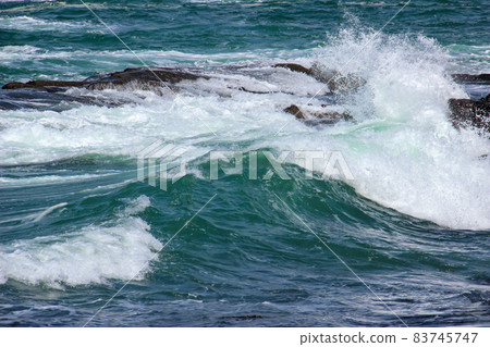 Splashing white waves Splashing white waves 83745747