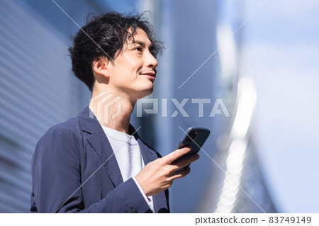 A man with a smartphone 83749149