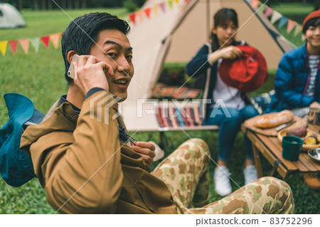 營地 露營 男人和女人 83752296
