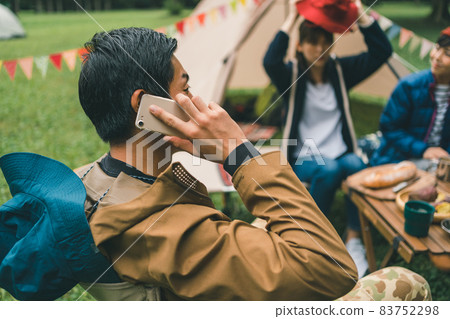 營地 露營 男人和女人 83752298