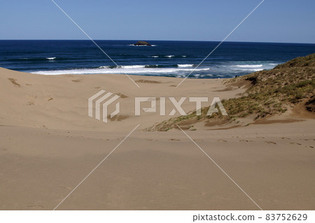 鳥取四季漫步秋日沙丘 83752629