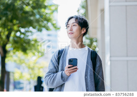 A man carrying a backpack 83756288