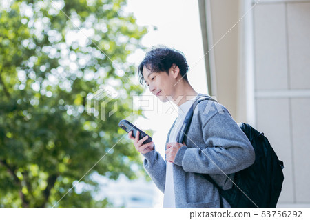 A man carrying a backpack 83756292