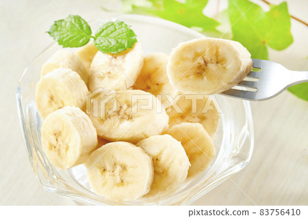 新鮮美味的香蕉 83756410