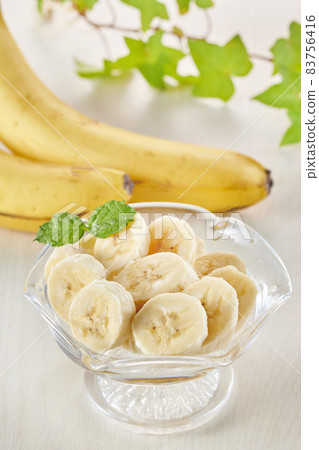 Fresh and delicious banana 83756416