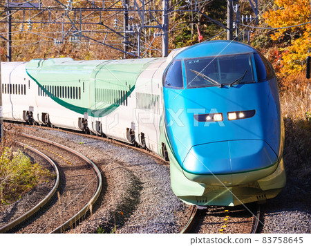 當你轉過板谷山口的彎道時，靈遊_山形新幹線_E3系列 83758645