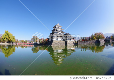 Shinshu Matsumoto National Treasure Autumn Matsumoto Castle A real castle tower that retains the appearance of the existing castle at the time of its construction Shinshu Matsumoto National Treasure Autumn Matsumoto Castle A real castle tower that retains the appearance of the existing castle at the time of its construction 83758796