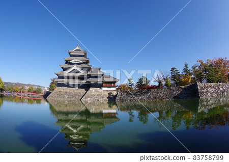 Shinshu Matsumoto National Treasure Autumn Matsumoto Castle A real castle tower that retains the appearance of the existing castle at the time of its construction Shinshu Matsumoto National Treasure Autumn Matsumoto Castle A real castle tower that retains the appearance of the existing castle at the time of its construction 83758799