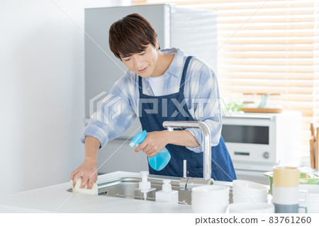 打掃廚房的家政丈夫 打掃廚房的家政丈夫 83761260
