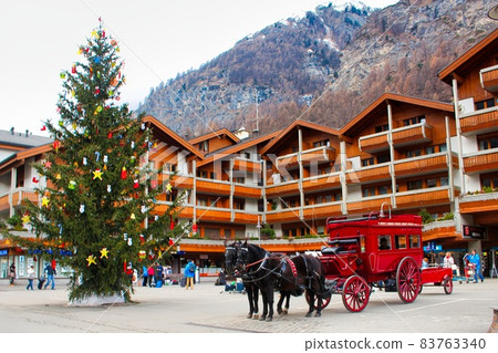 A carriage waiting for customers at the Zermatt station 83763340