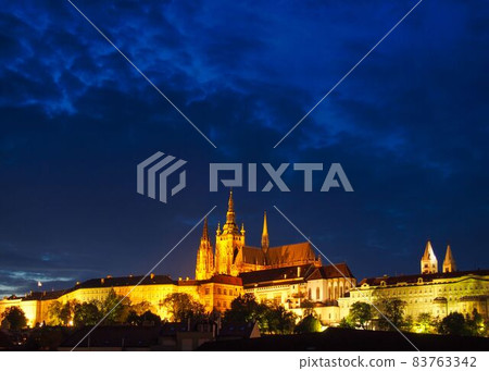 Prague Castle, which gives off a mysterious light like Makai Castle 83763342