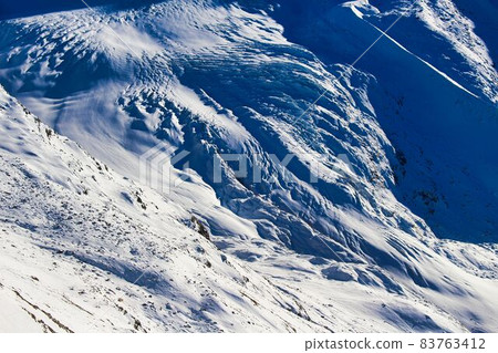 采爾馬特雪地和陰影 83763412