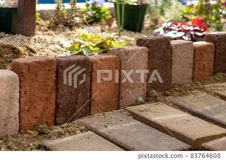 I made a flower bed and a small diameter using bricks in the garden 83764608