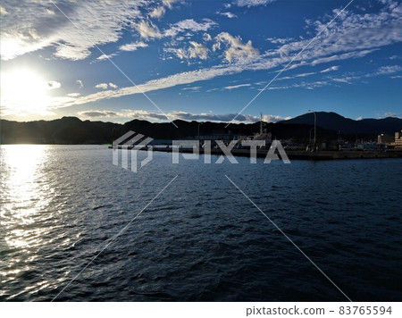 A port illuminated by the sunset A port illuminated by the sunset 83765594