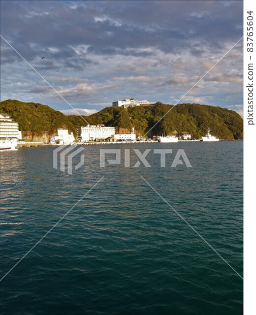 Seas and islands Seas and islands 83765604