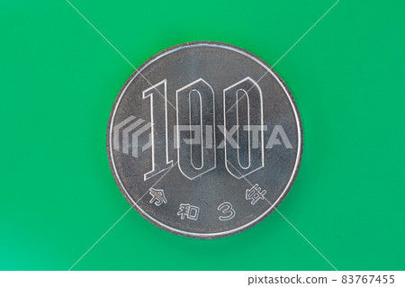 100-yen coin green background green background 83767455