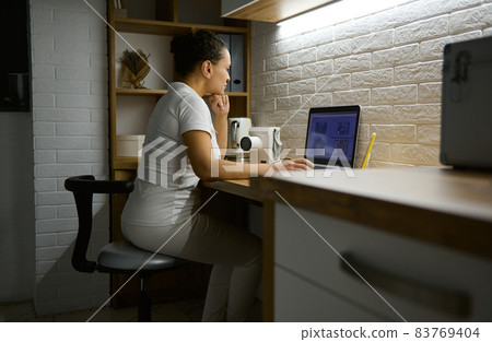 Female doctor in dental office sitting on front of a laptop with panoramic x-ray photograph and giving online consultation about medical treatment 83769404