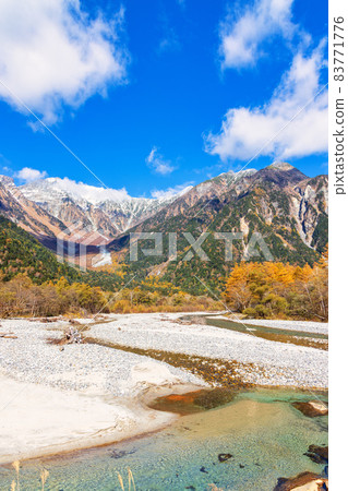 Kamikochi (Autumn October sunny) Kamikochi (Autumn October sunny) 83771776