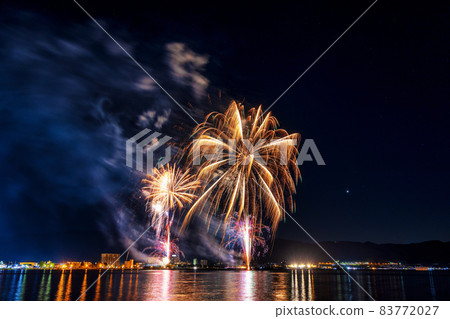 諏訪湖秋季煙花（十月晴） 83772027