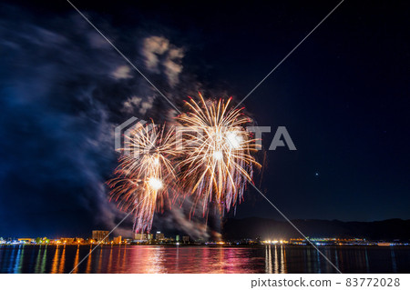 諏訪湖秋季煙花（十月晴） 83772028