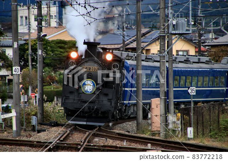 Under the autumn twilight ... SL Taiki running hard on Kinugawa Road 83772218
