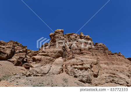 Canyon sunlit view with rocks and a pronounced texture of a yellowish stone 83772333
