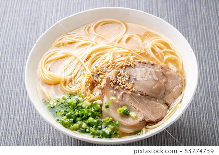 Tonkotsu ramen. 83774739