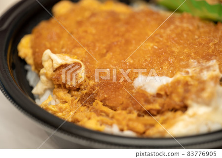 Katsudon bowl, delivery rice, egg 83776905