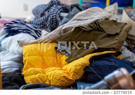 Decluttering change of clothes 83778019