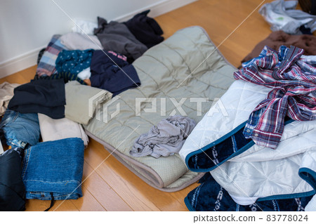 整理換衣服 83778024