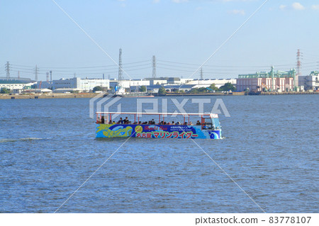 Nagoya amphibious bus 83778107