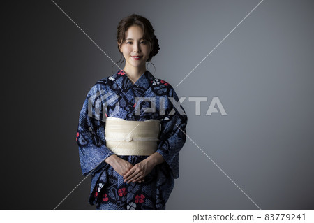 Arimatsu Shibori Yukata Woman Arimatsu Shibori Yukata Woman 83779241