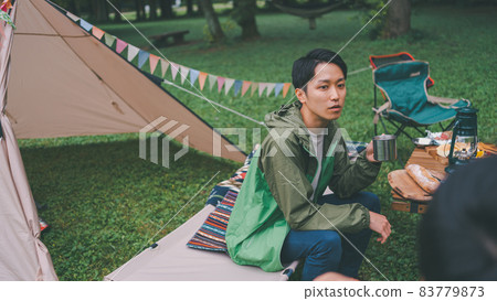 營地 露營 男人 83779873
