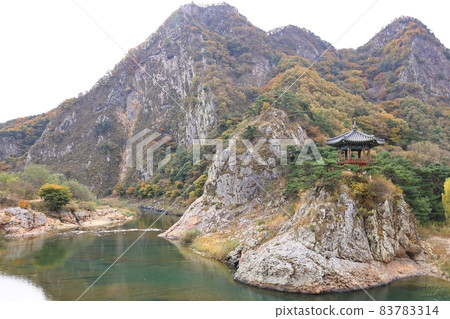 Autumn scenery, Wolyubong Peak Autumn scenery, Wolyubong Peak 83783314