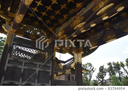 Summer scenery of Nijo Castle in Kyoto Karamon Summer scenery of Nijo Castle in Kyoto Karamon 83784954
