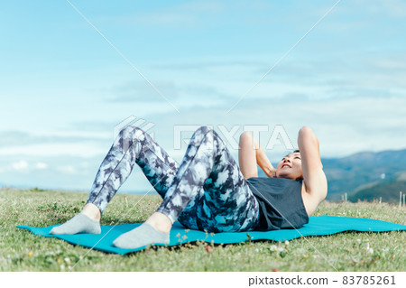有腹肌的女人(微笑) 有腹肌的女人(微笑) 83785261