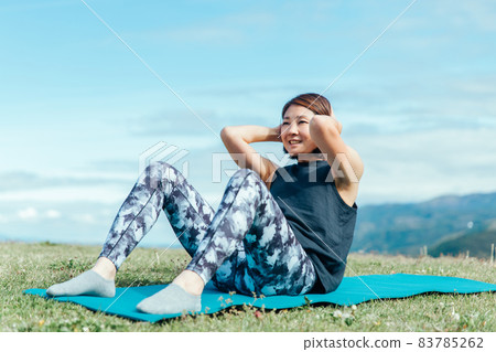 有腹肌的女人(微笑) 有腹肌的女人(微笑) 83785262