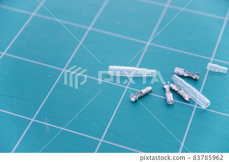 Giboshi 端子，可輕鬆安裝和拆卸以連接接線 83785962