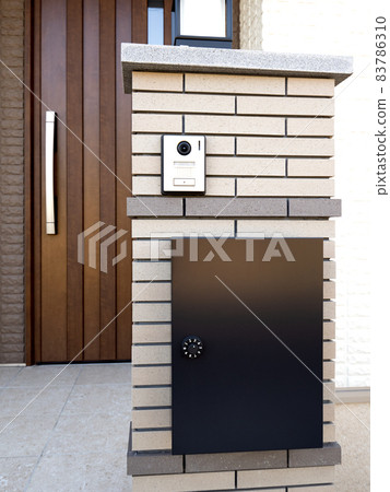Residential entrance intercom and mailbox 83786310