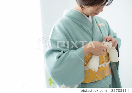 A woman who wears a kimono by herself A woman who wears a kimono by herself 83788114