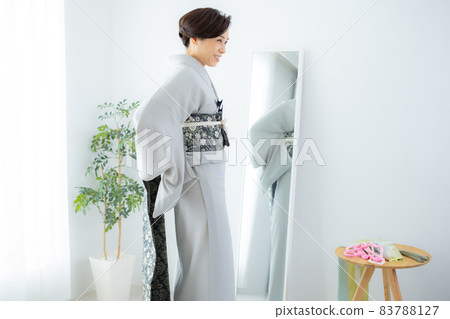 A woman who wears a kimono by herself A woman who wears a kimono by herself 83788127