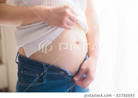 孕早期到中期腹部變化：拉鍊不漲 83788893