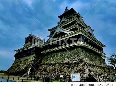 Kumamoto Castle, castle tower after restoration (Kumamoto City / Kumamoto) 83789608