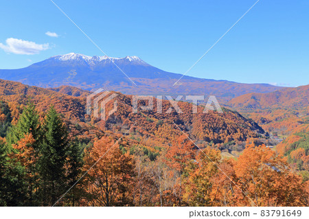 Mt. Mitake in autumn seen from Kaida Kogen Jizo Pass 83791649
