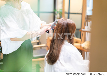 去理髮店的女人 去理髮店的女人 83792672