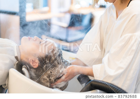 去理髮店的女人 83792688