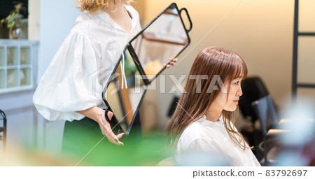 去理髮店的女人 去理髮店的女人 83792697